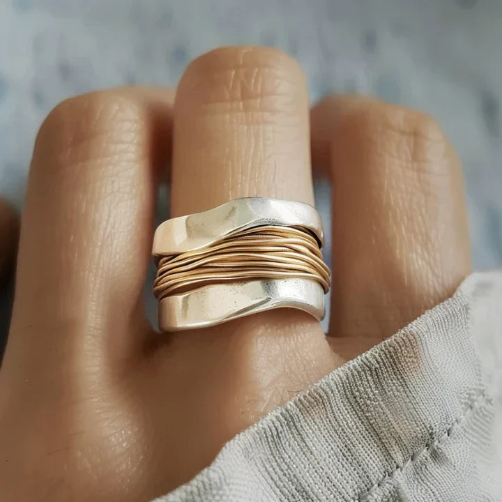 Bague vintage en fil plaqué or