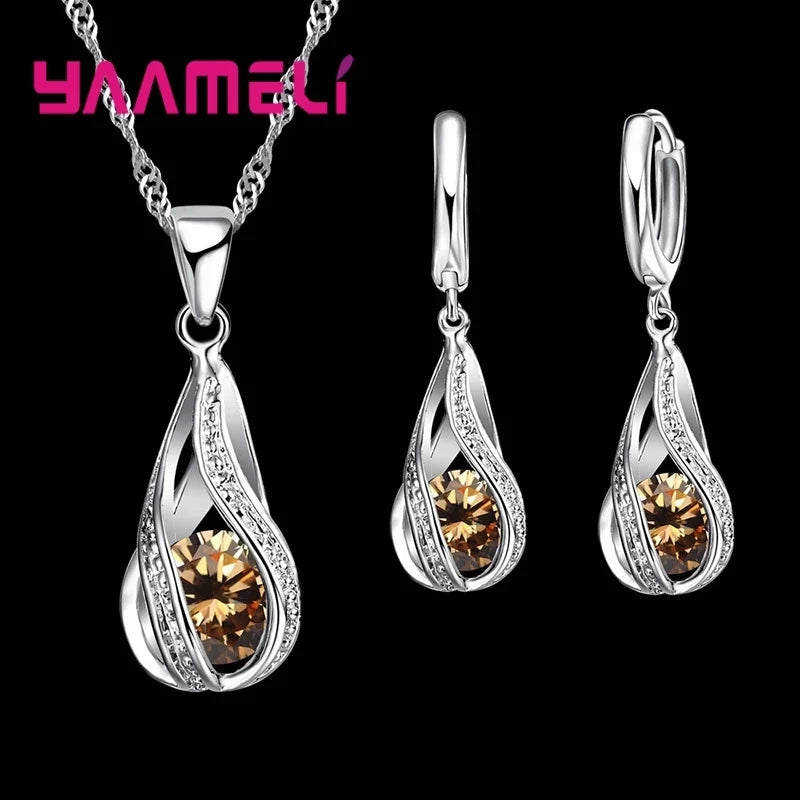 Ensemble collier et boucles d'oreilles goutte de rosée cristal