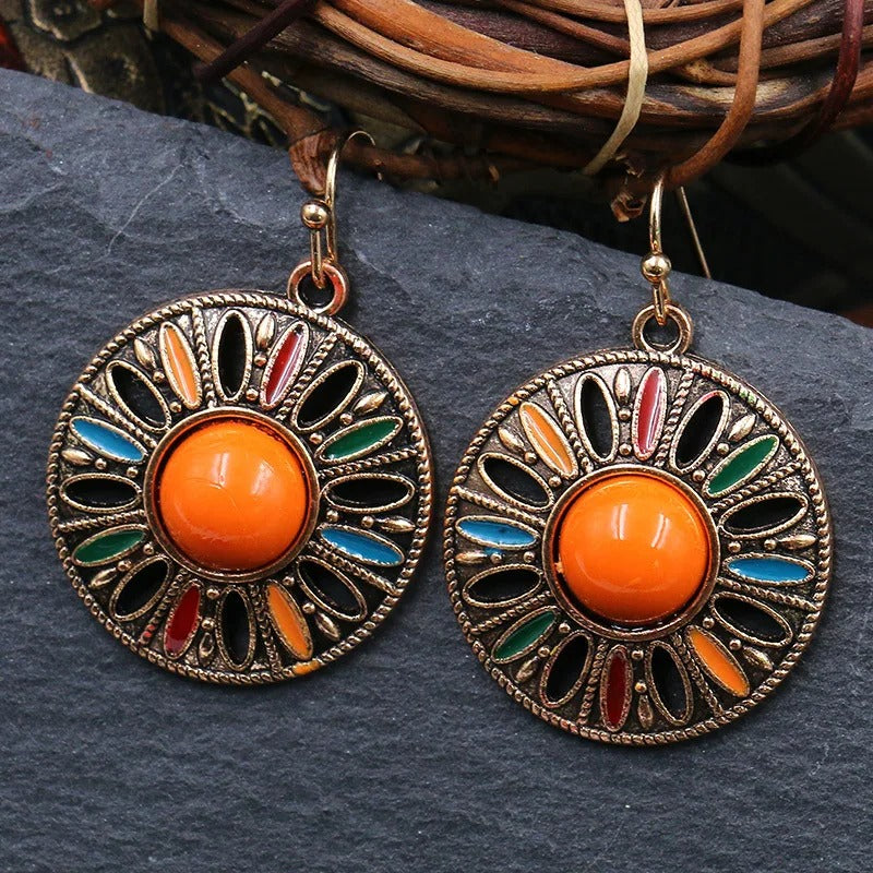 Boucles d'oreilles vintage avec corail rouge et émail coloré