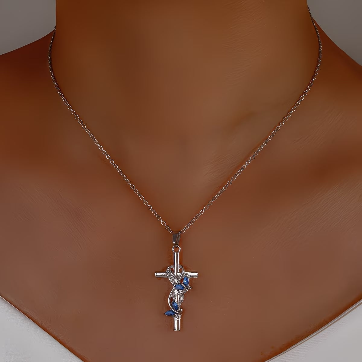 Collier pendentif Croix papillon