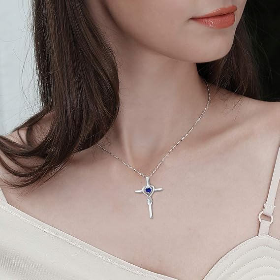 Collier Croix en pierre de cœur de saphir | Or Blanc