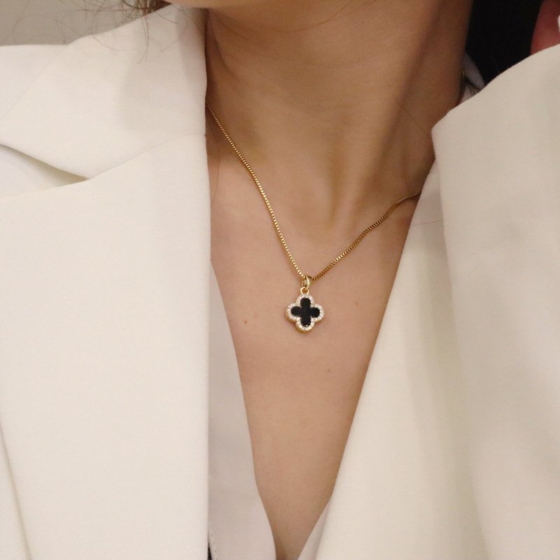 Collier trèfle à quatre feuilles incrusté plaqué or