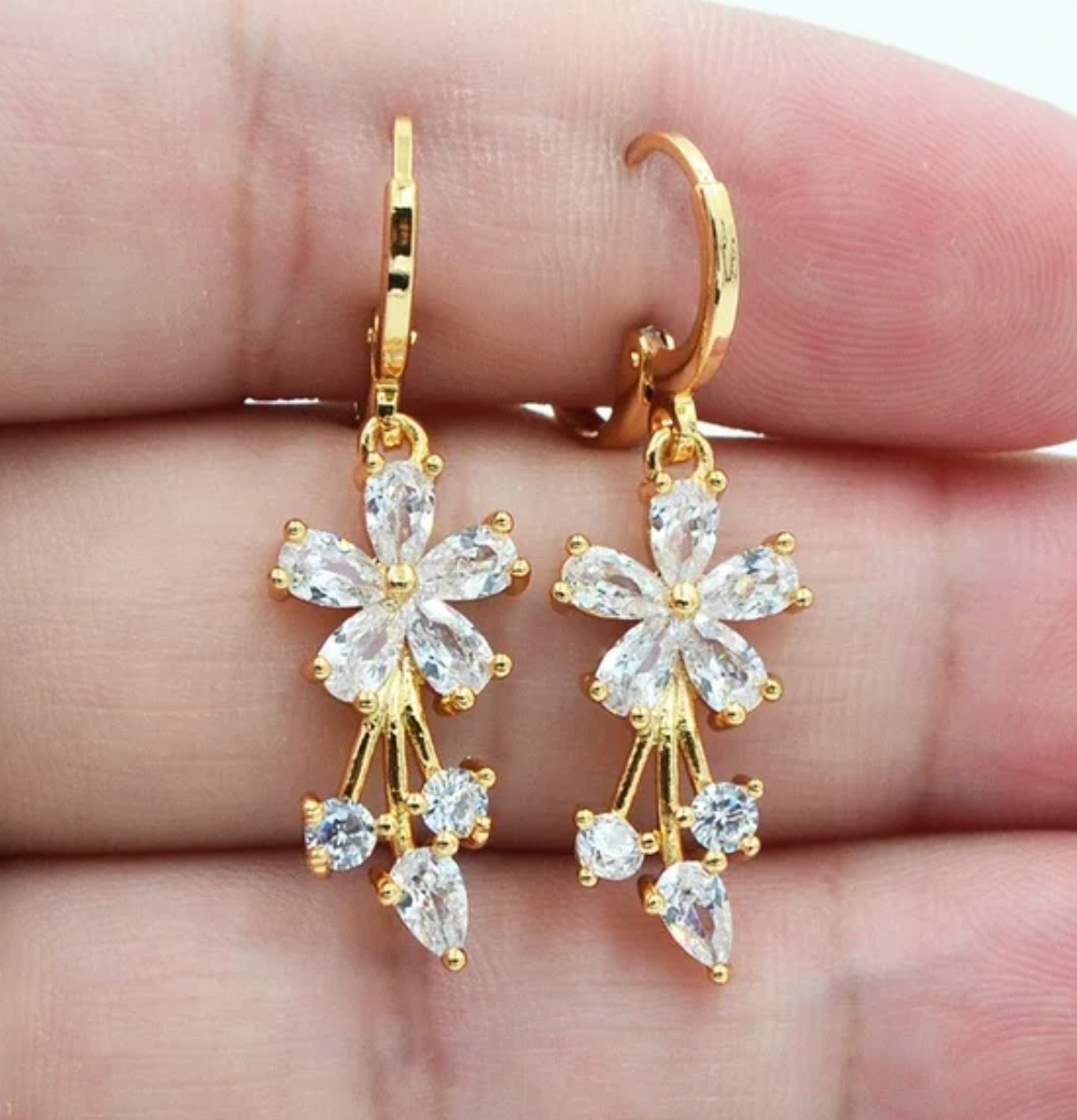 Créoles en plaqué or 18 carats avec marguerites en cristal blanc