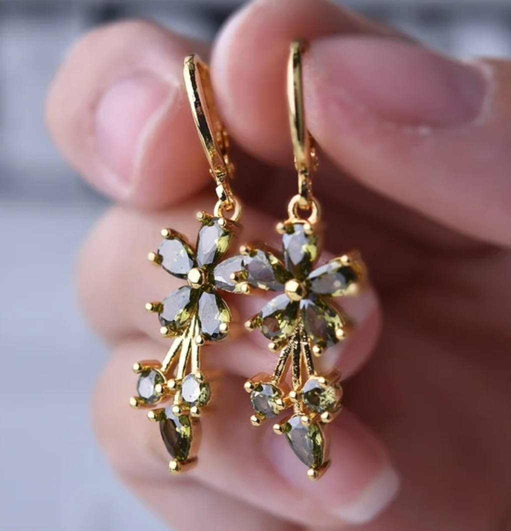 Créoles en plaqué or 18 carats avec marguerites en cristal vert