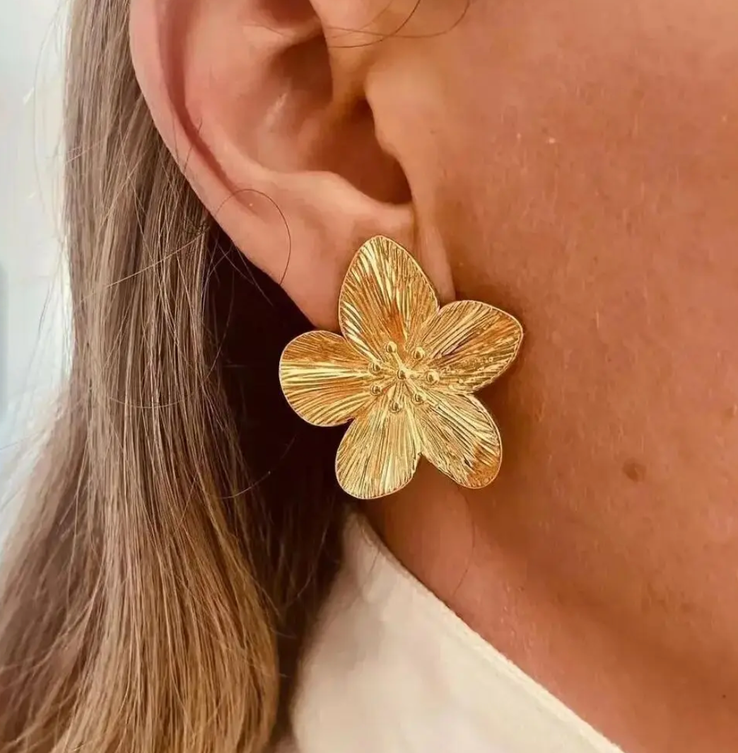Boucles d'oreilles avec fleurs précieuses en plaqué or 18 carats