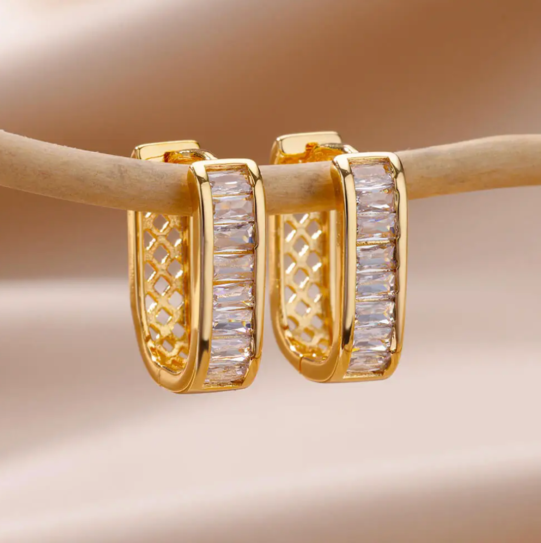 Créoles classiques en plaqué or 18 carats avec cristaux blancs