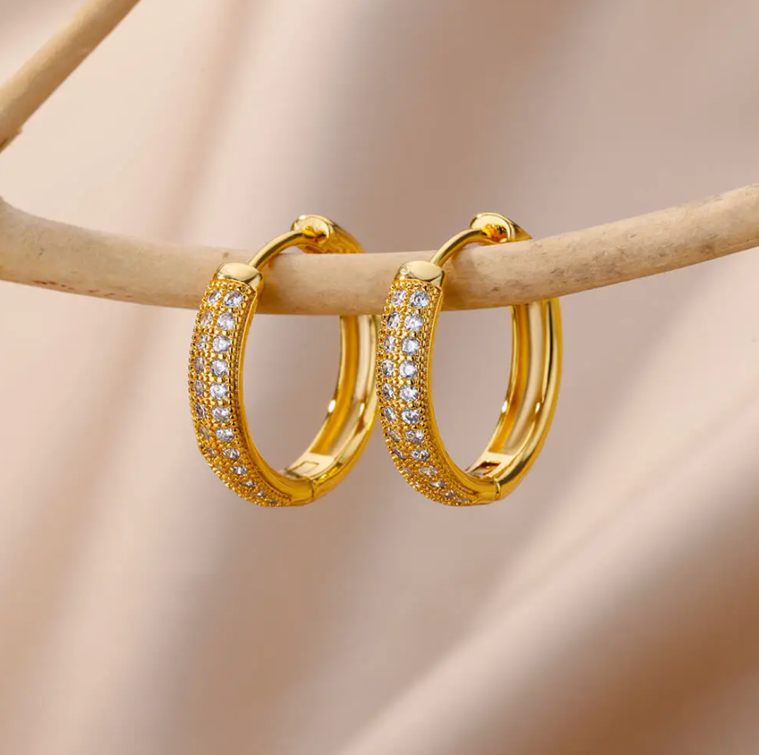 Créoles en plaqué or 18 carats en forme de cercle avec zirconias