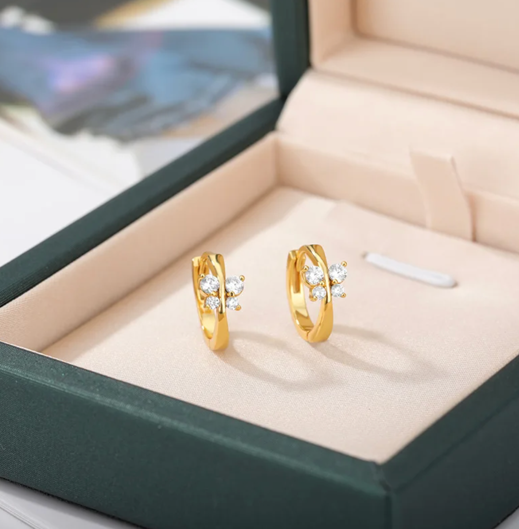 Boucles d'oreilles plaqué or 18 carats très petit papillon avec zirconias