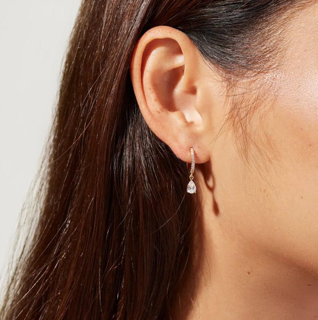 Boucles d'oreilles courtes plaqué or 18 carats avec pendentif brillant