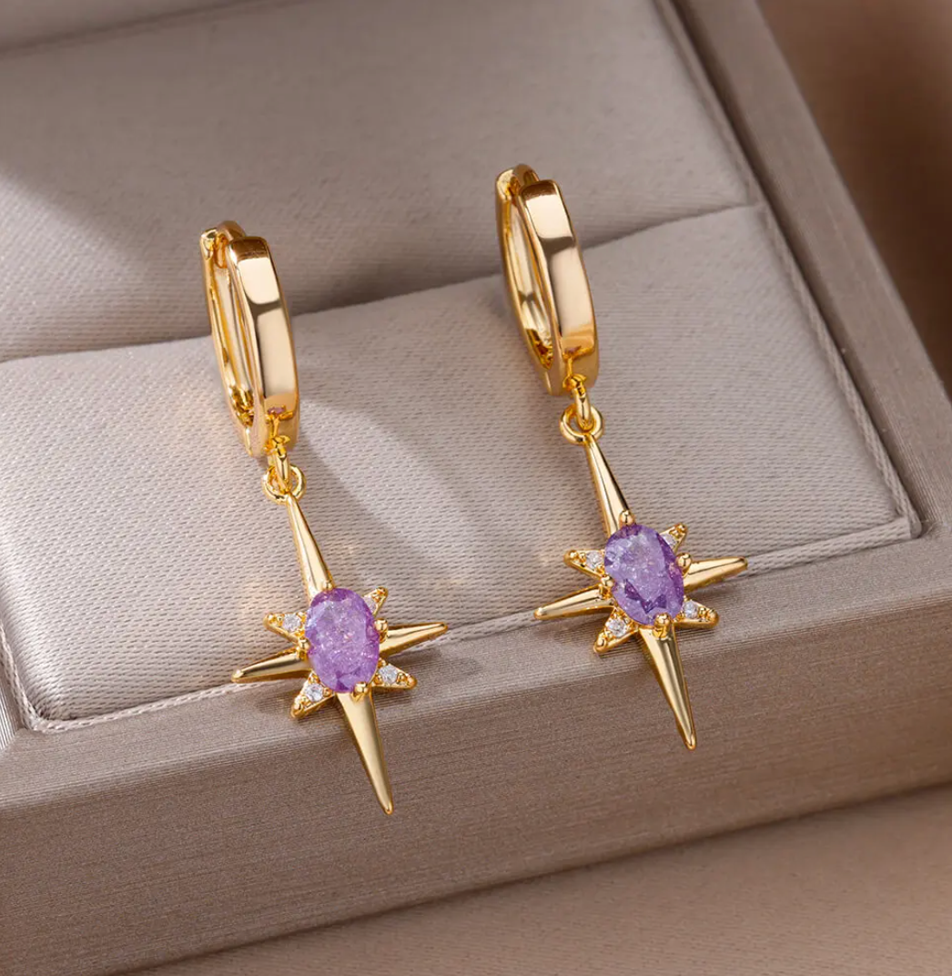 Boucles d'oreilles cerceau plaqué or 18 carats avec pendentifs étoile polaire en améthyste