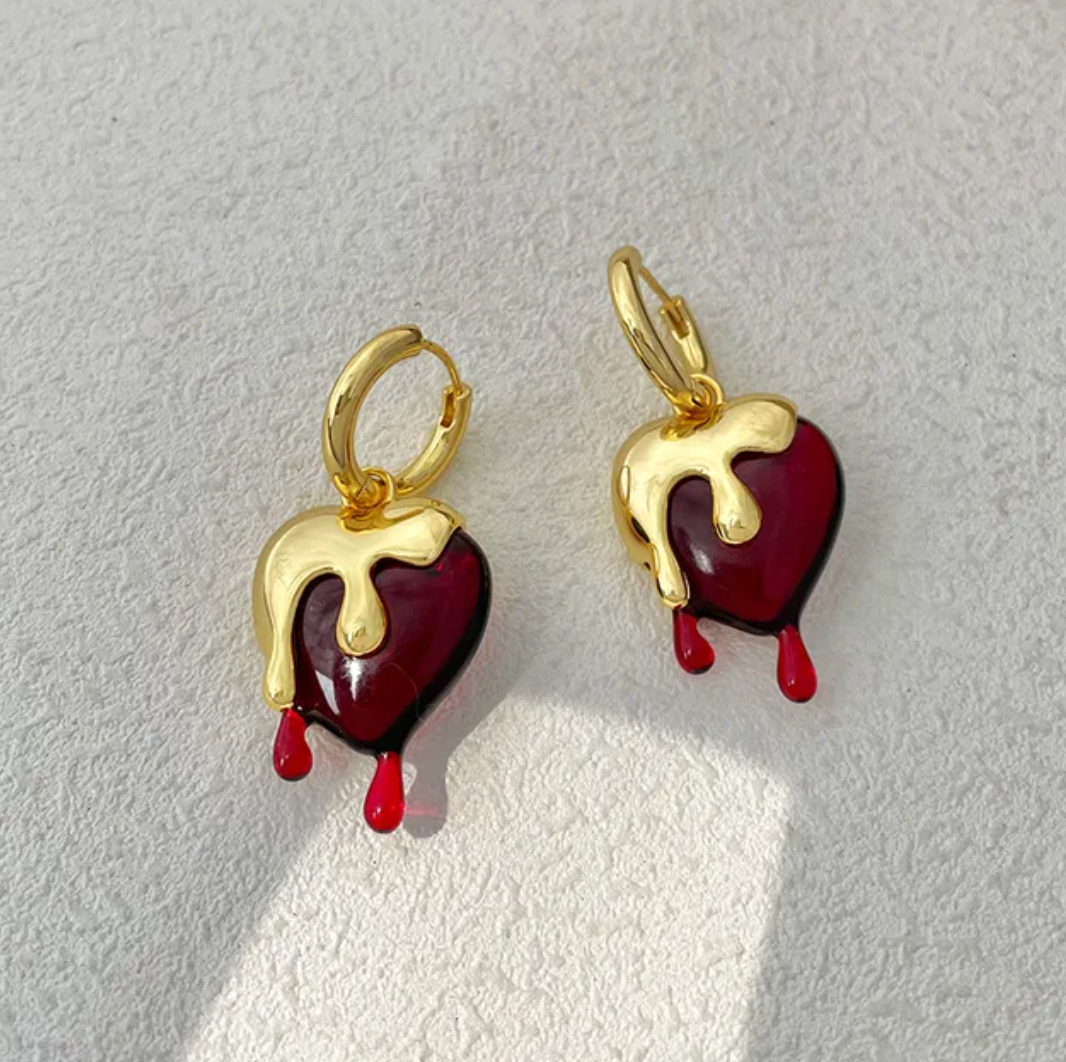 Très petites boucles d'oreilles en plaqué or 18 carats en forme de cerise