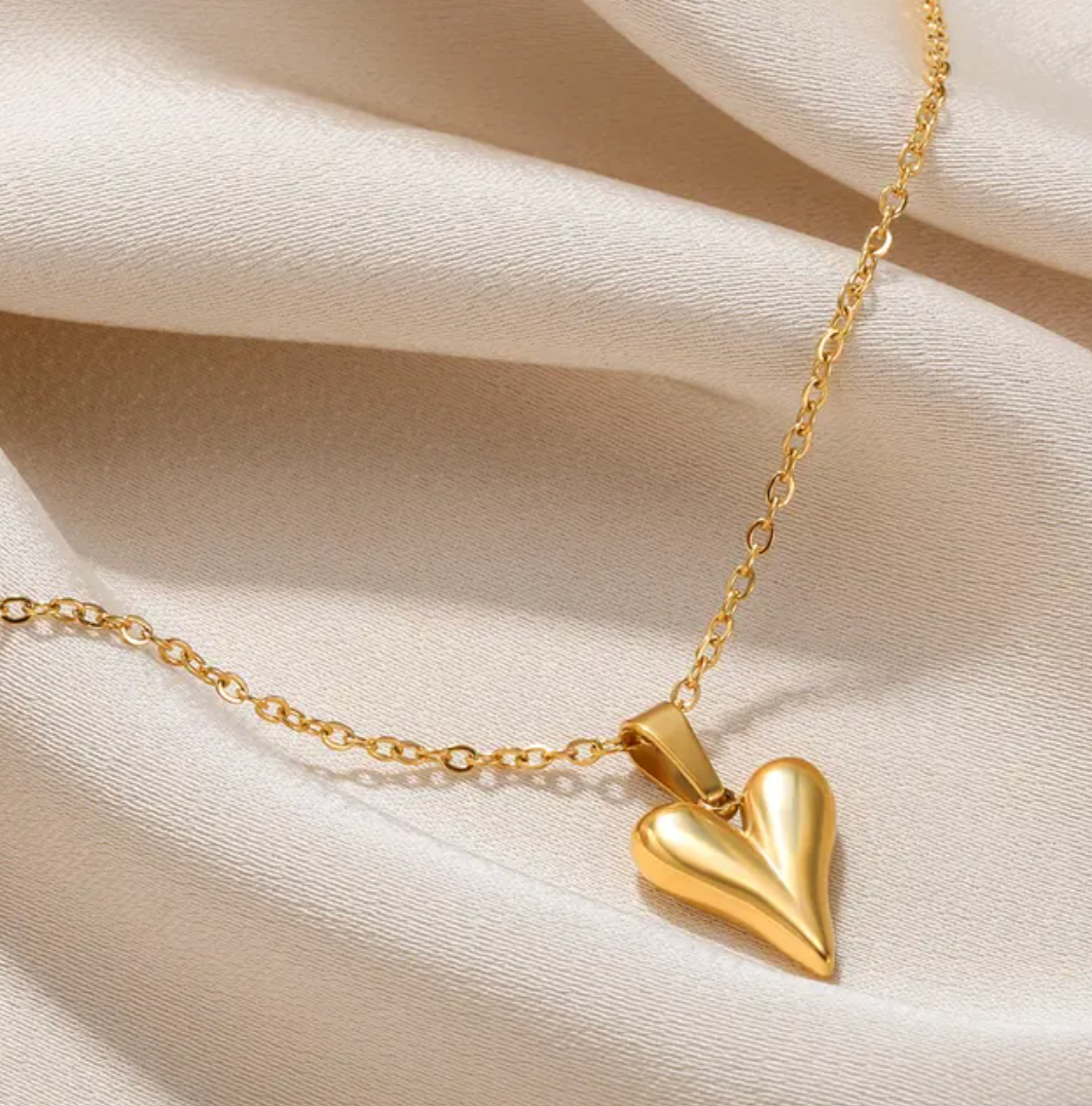 Collier en plaqué or 18 carats avec un coeur solide