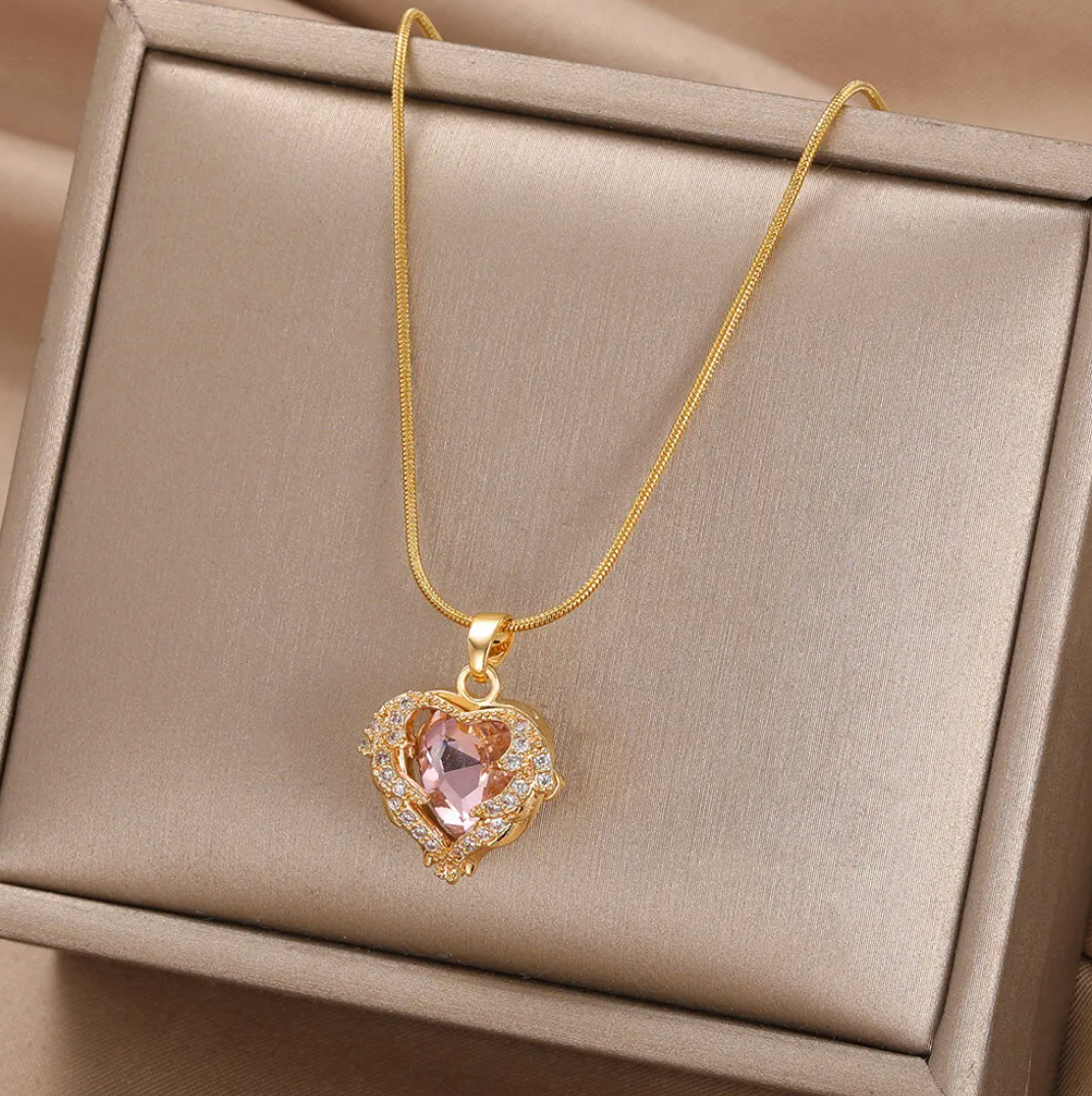 Collier en plaqué or 18 carats avec cœur rose et strass