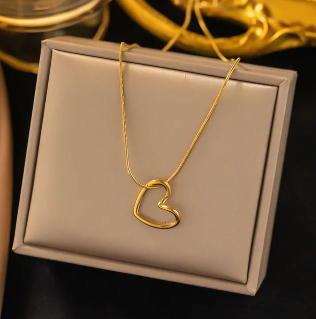 Collier minimaliste en forme de coeur en plaqué or 18 carats