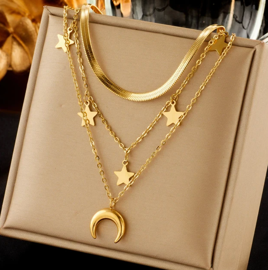 Collier triple en plaqué or 18 carats avec étoiles, tour de cou et lune