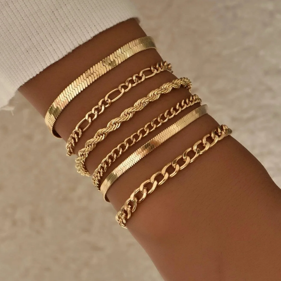 Ensemble de bracelets en plaqué or 18 carats avec différents styles de chaînes