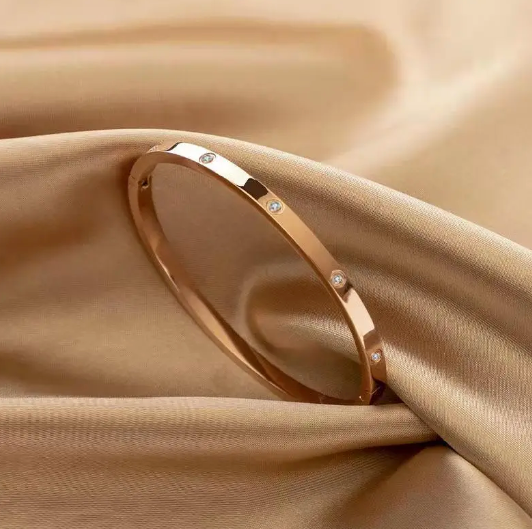 Bracelet massif plaqué or 18 carats avec zirconias incrustés