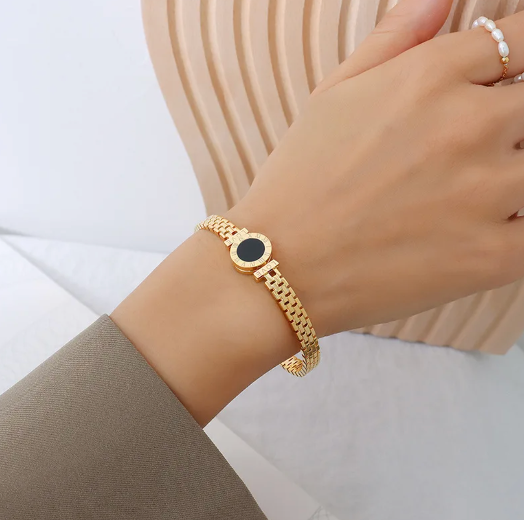 Elégant bracelet d'amour en plaqué or 18 carats