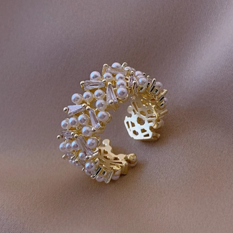 Bague plaqué or 18 carats avec perles de caviar blanc
