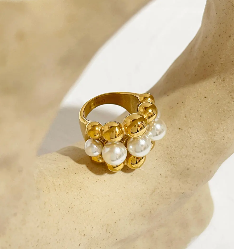 Bague plaqué or 18 carats avec design de perles – Beaux Bijoux