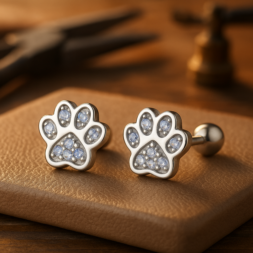 Boucles d'oreilles Fines Patte de Chien en Argent Sterling – Accent Cristal