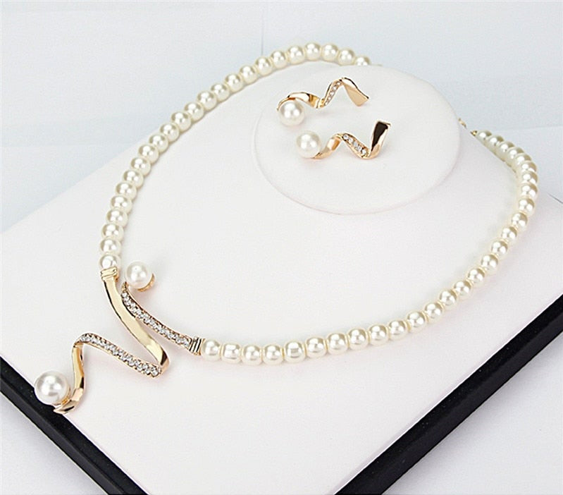 Parure Collier + Boucles d’Oreilles en Perles Naturelles