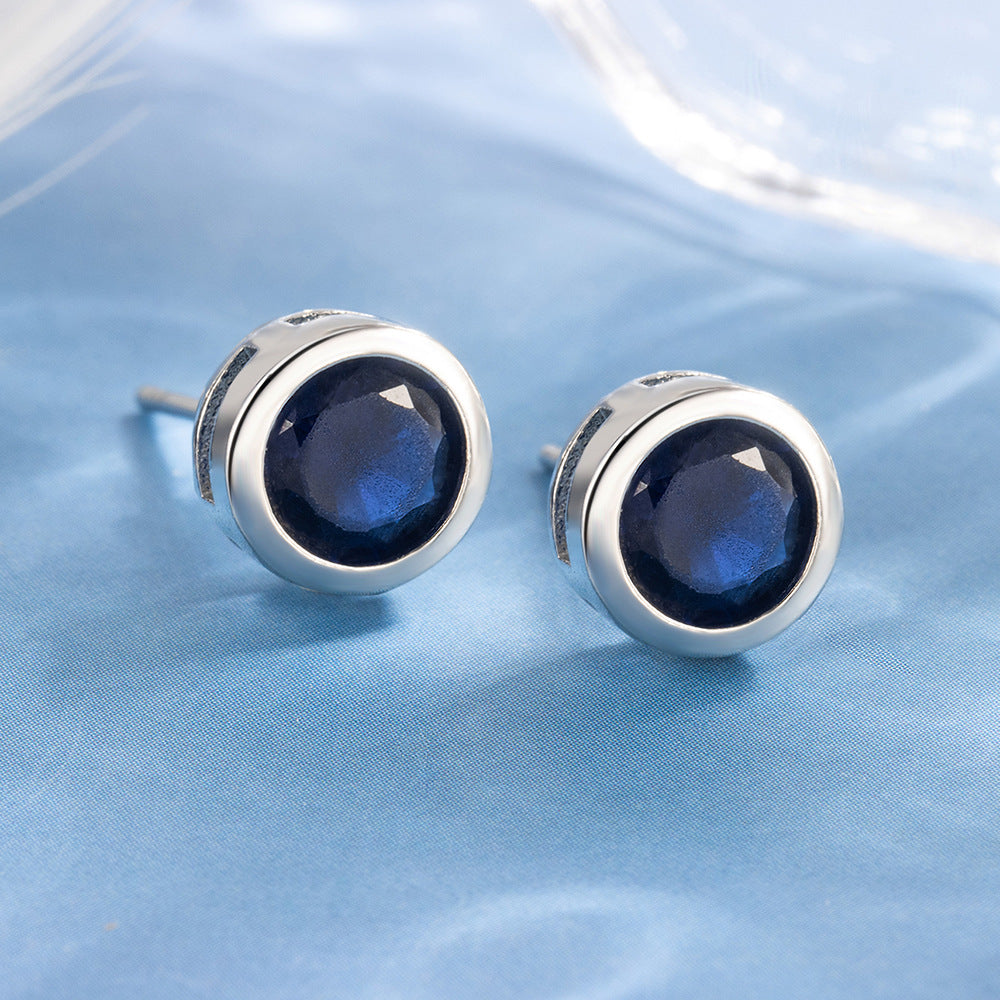 Boucles d'oreilles stud saphir à bezel | Or Blanc