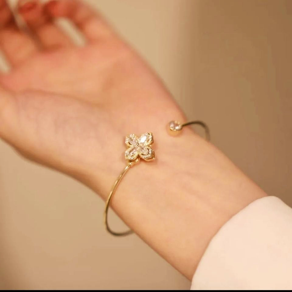 Bracelet tournant pétales brillants