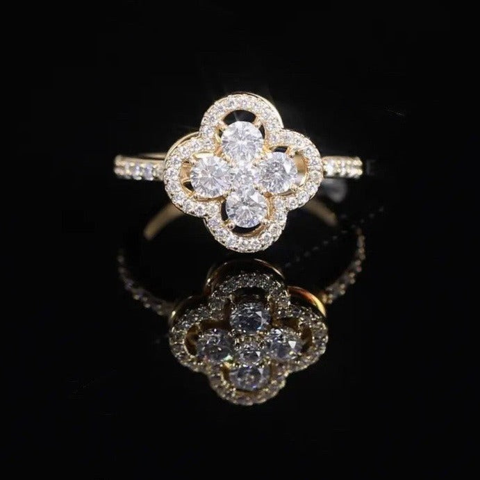 Bague tournante trèfle avec zircones