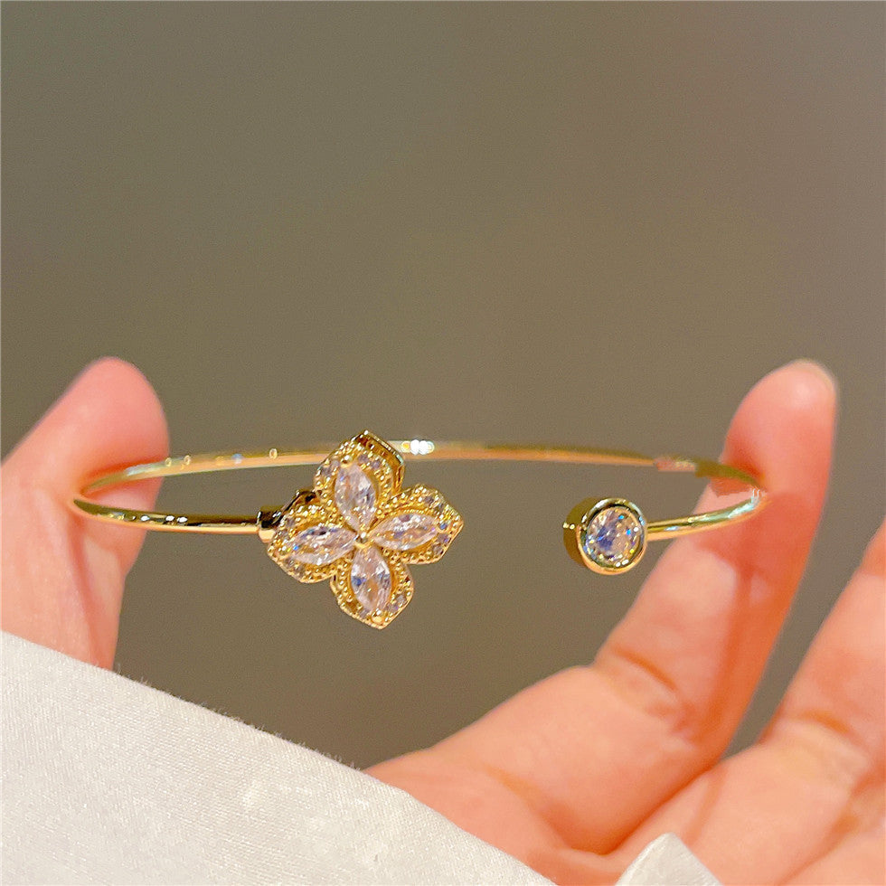 Bracelet tournant pétales brillants