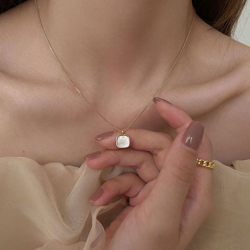 Collier de perles avec chaîne dorée Sophie