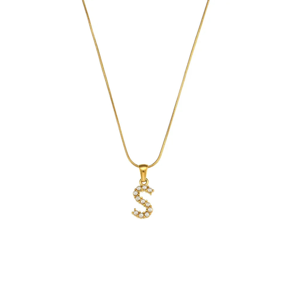Collier d'initiales en perles précieuses et petites perles naturelles plaquées or 18 carats