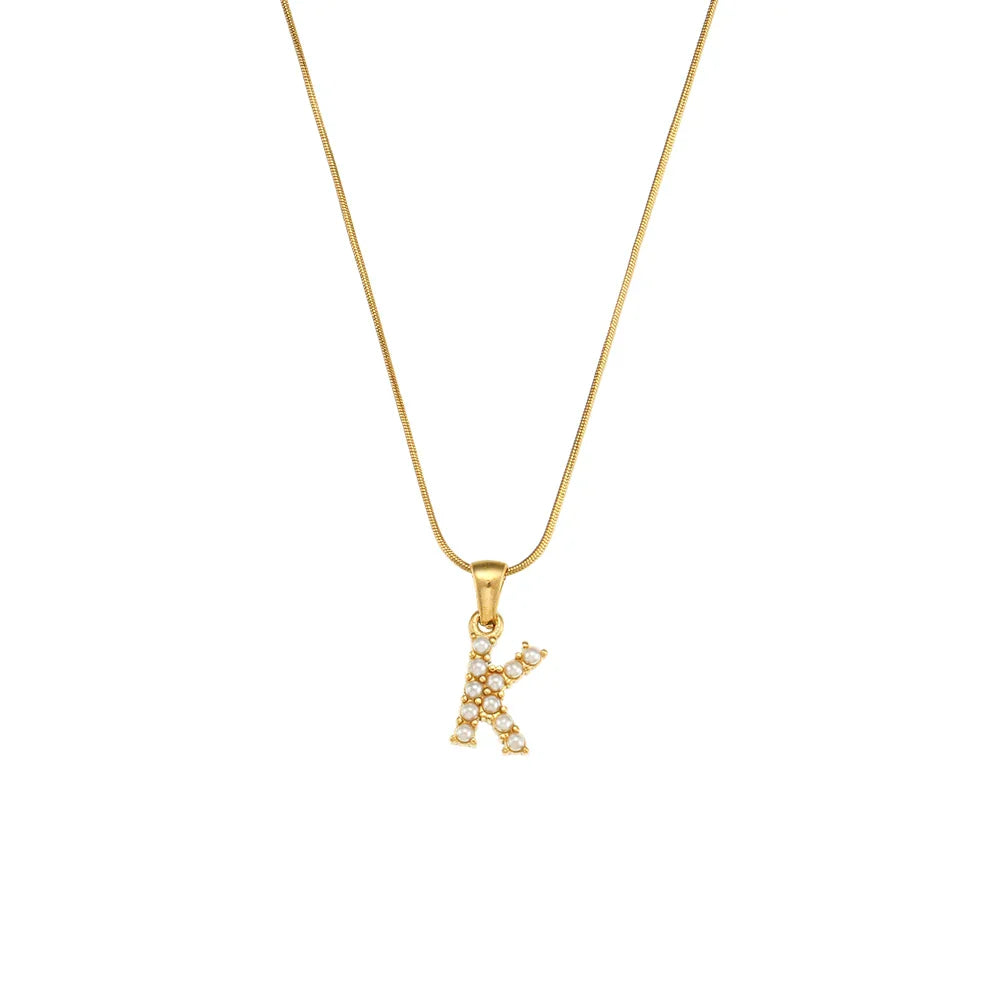 Collier d'initiales en perles précieuses et petites perles naturelles plaquées or 18 carats