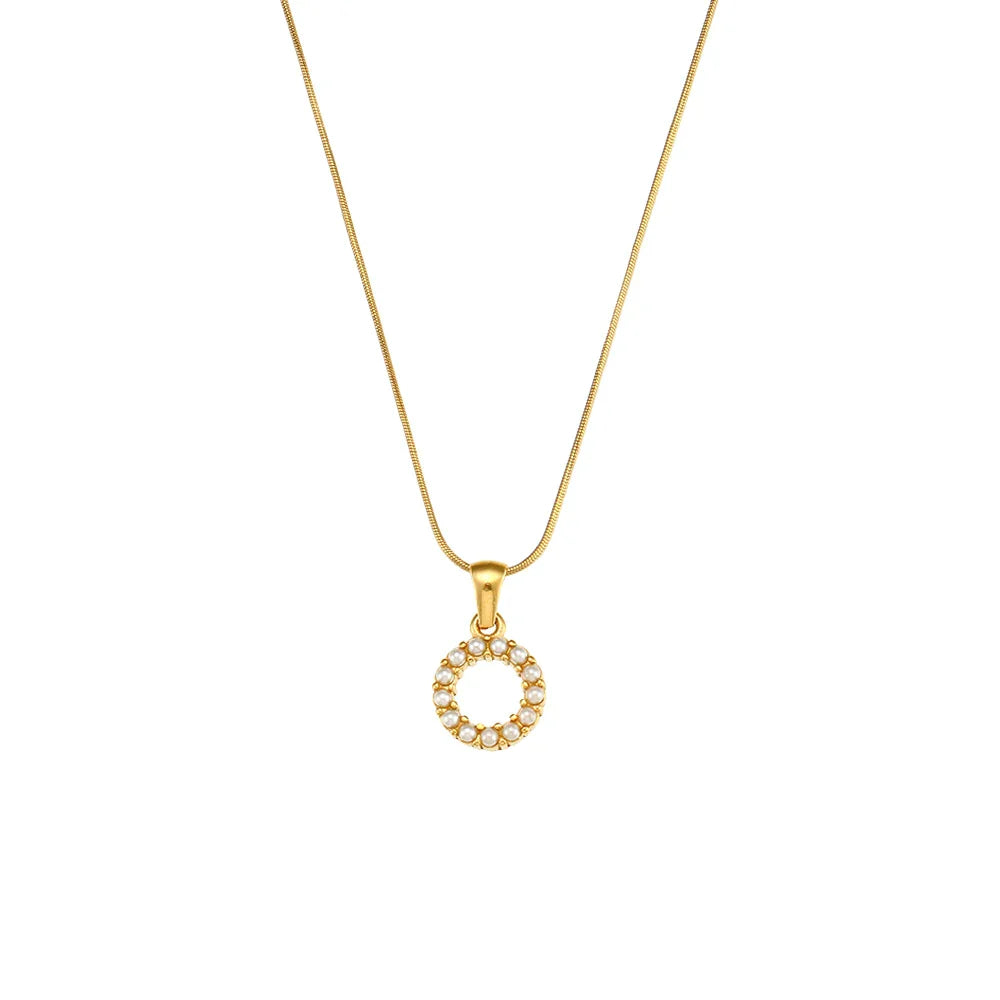 Collier d'initiales en perles précieuses et petites perles naturelles plaquées or 18 carats
