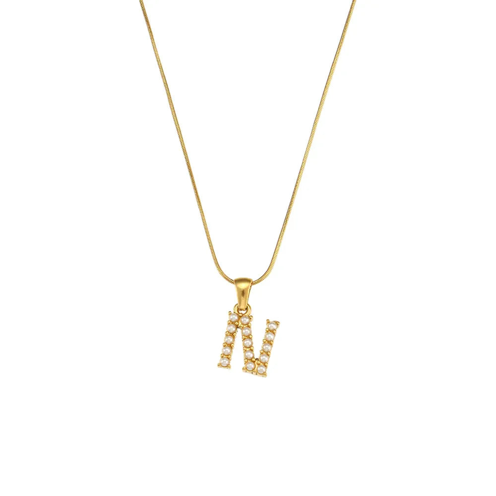 Collier d'initiales en perles précieuses et petites perles naturelles plaquées or 18 carats