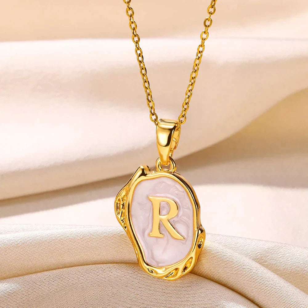 Collier océan plaqué or 18 carats avec initiales au fond de la mer