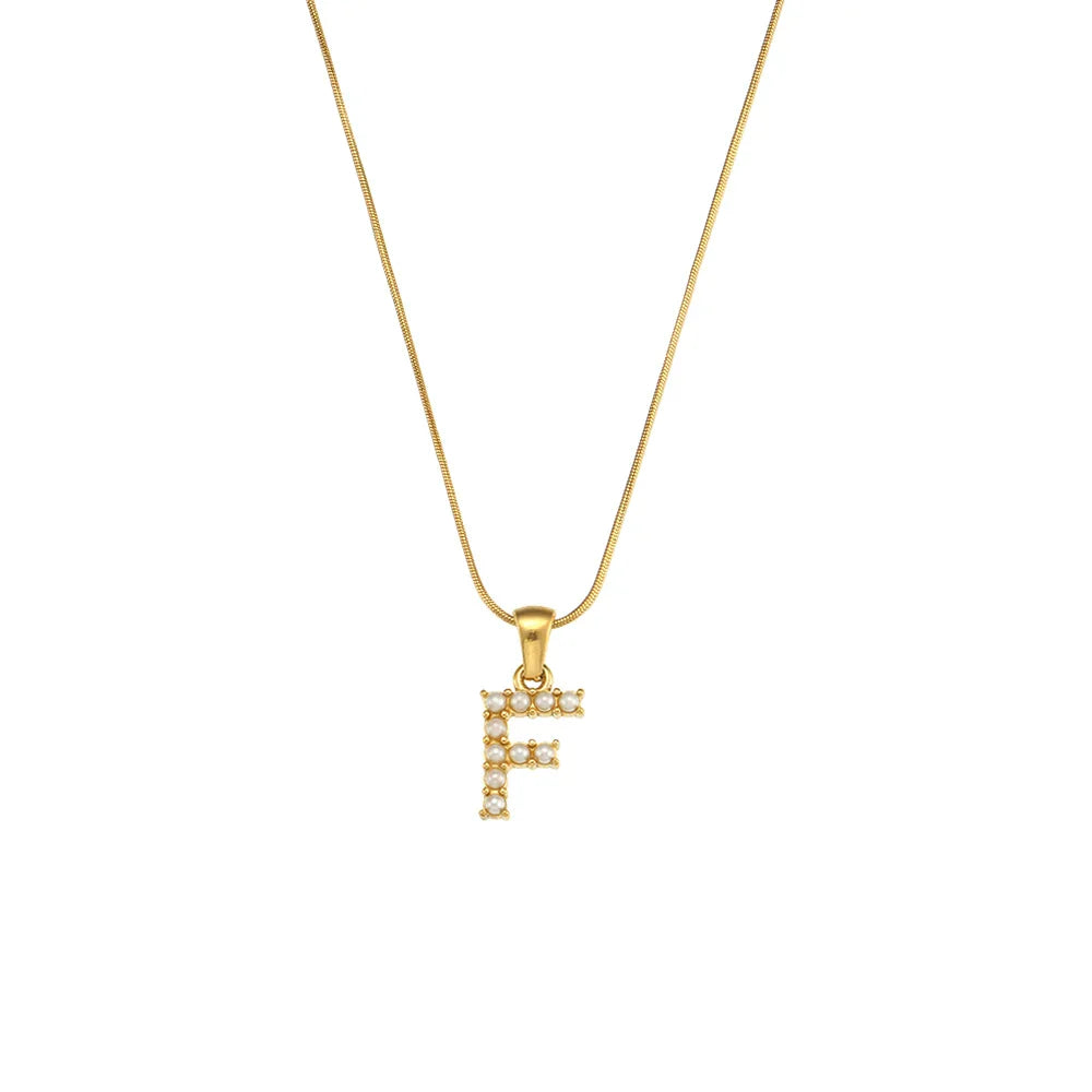 Collier d'initiales en perles précieuses et petites perles naturelles plaquées or 18 carats