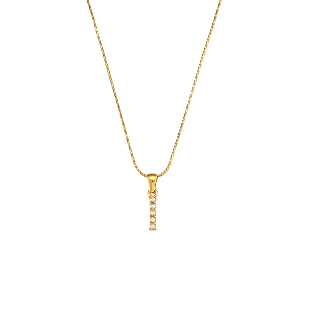 Collier d'initiales en perles précieuses et petites perles naturelles plaquées or 18 carats