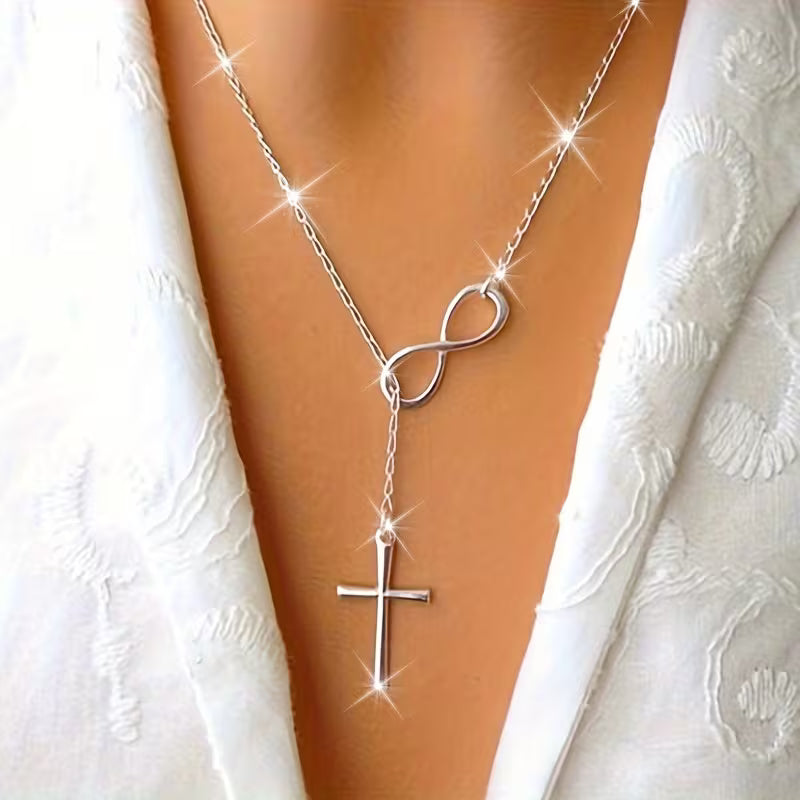 Collier pendentif Croix porte-bonheur délicat