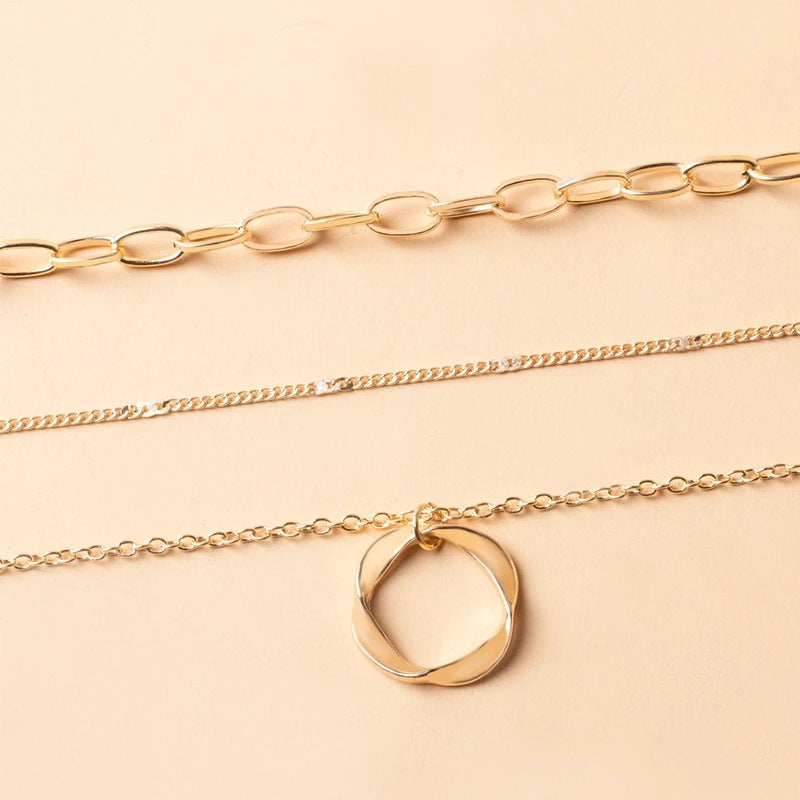 Collier vintage chaînes superposées avec pendentif