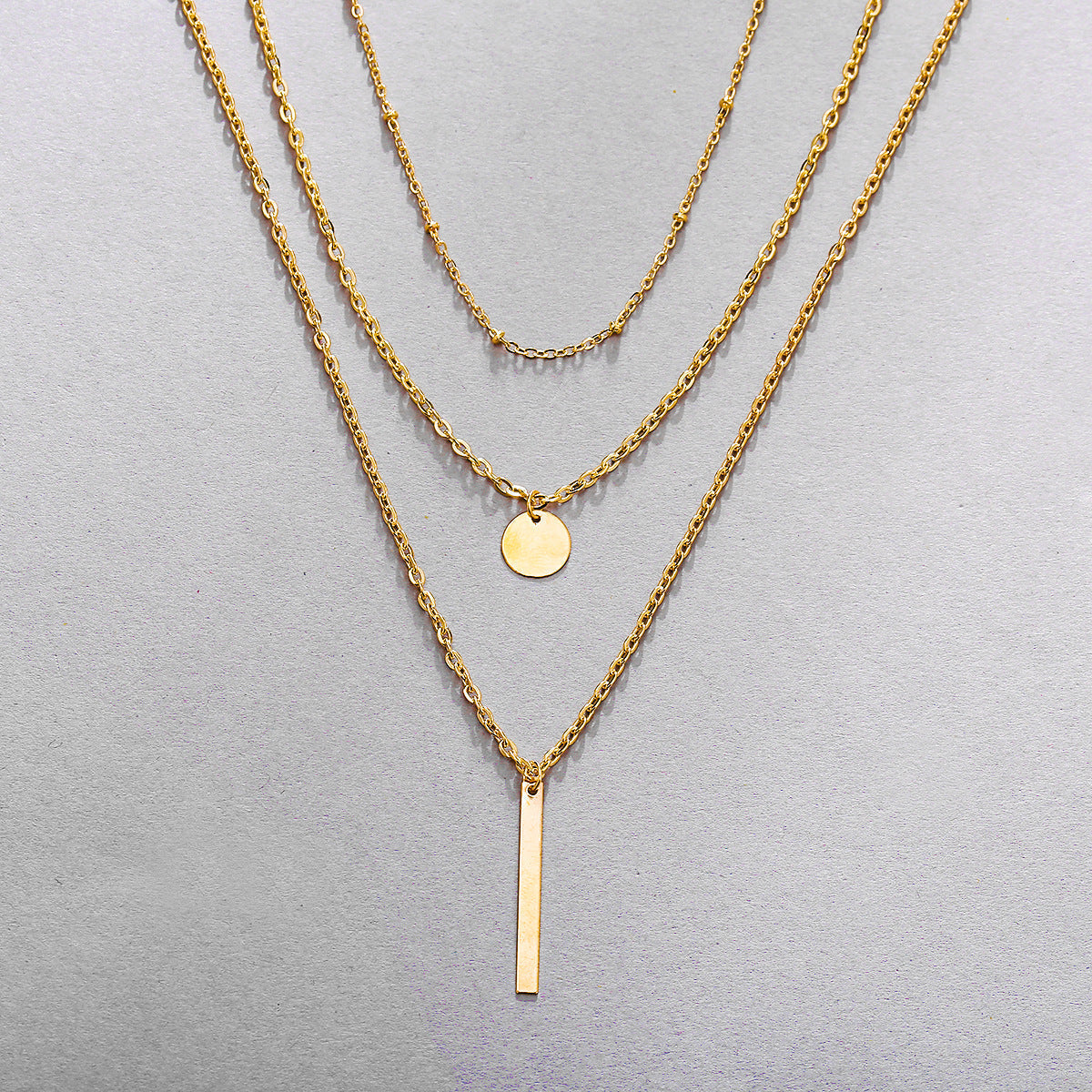 Collier vintage chaînes superposées avec pendentif géométrique