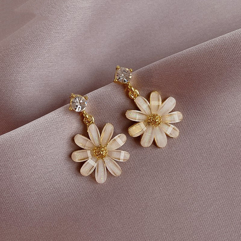 Boucles d'oreilles marguerite en perles plaquées or 18 Carats