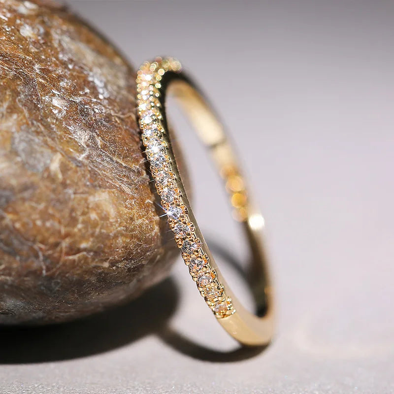 Bague fine vintage éternité avec zircons
