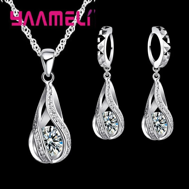 Ensemble collier et boucles d'oreilles goutte de rosée cristal