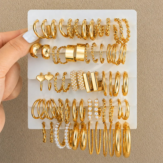 Ensemble de boucles d'oreilles perle vintage dorées