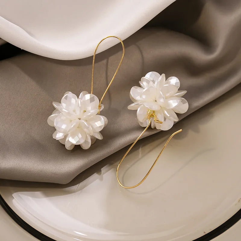 Boucles d'oreilles longues fleur de perle