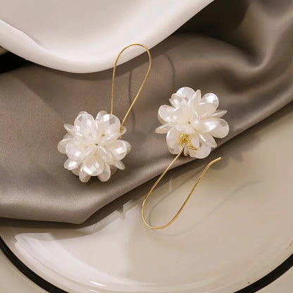 Boucles d'oreilles longues fleur de perle