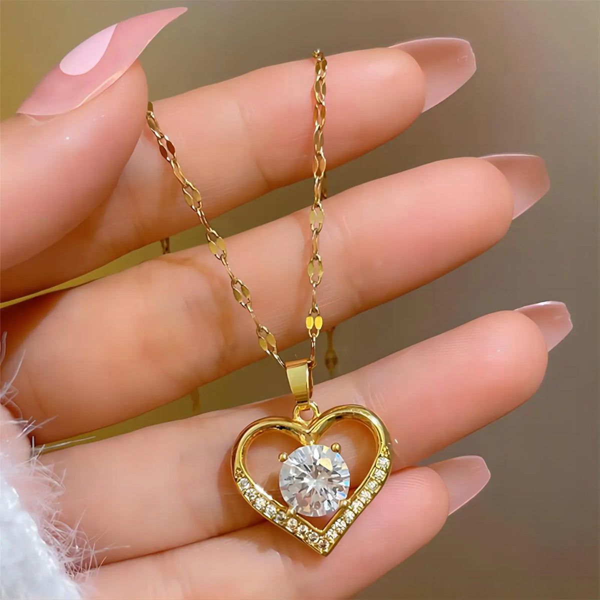 Collier cœur ajouré avec chaîne brillante