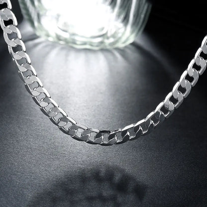Chaîne plate en argent à maillon barbelé