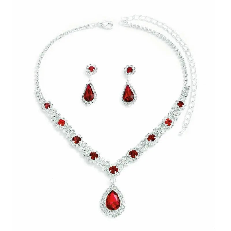 Collier et boucles d'oreilles élégants